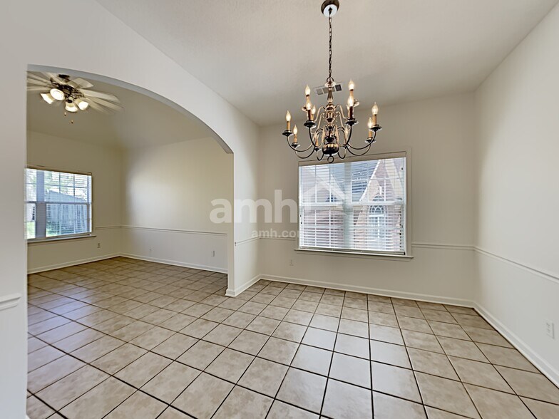 Building Photo - 10242 Spruce Grove Ln