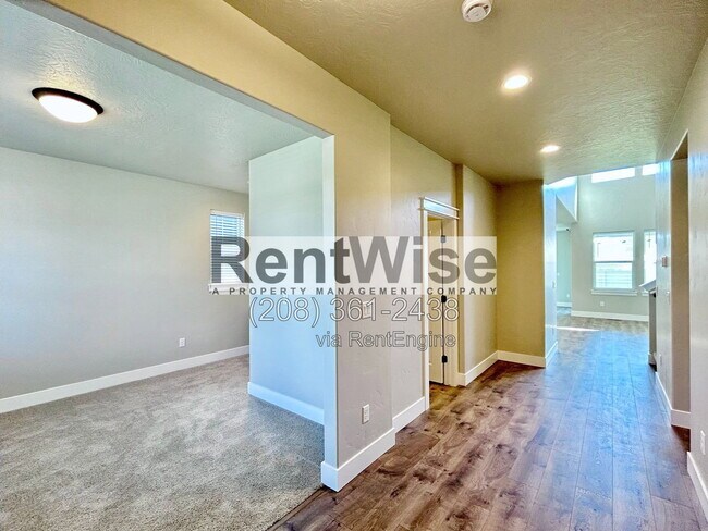 Building Photo - 5925 W Sprig Dr