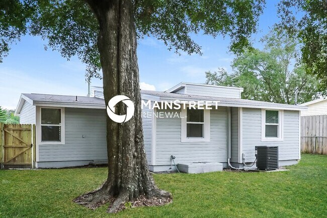 Building Photo - 3 Bedroom Pet-Friendly Home in SANFORD, FL with Main Street Renewal