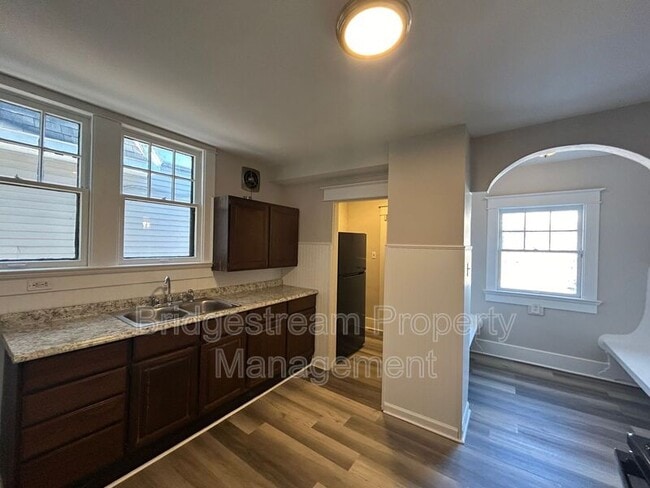 Building Photo - 517 Kenilworth Ave