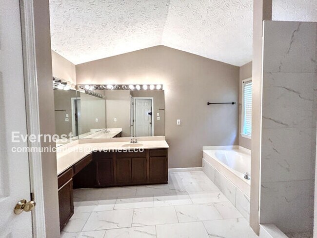 Building Photo - 4010 Birchwood Cove