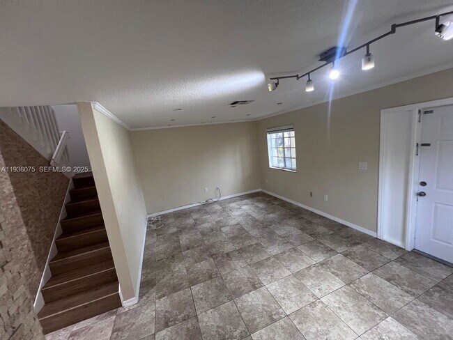 Building Photo - 2098 NE 167th St