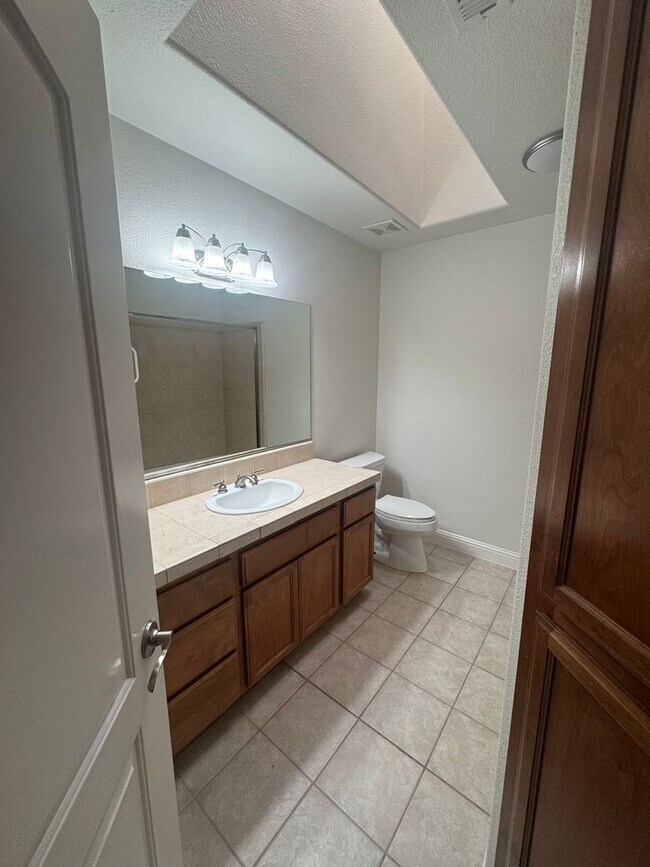 Building Photo - 4 BED/2 BATH IN REDDING IN THE WESTSIDE ES...