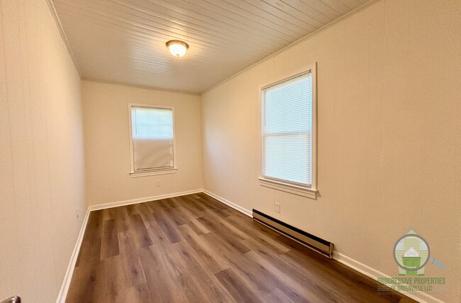 Building Photo - 105 Princess Ave