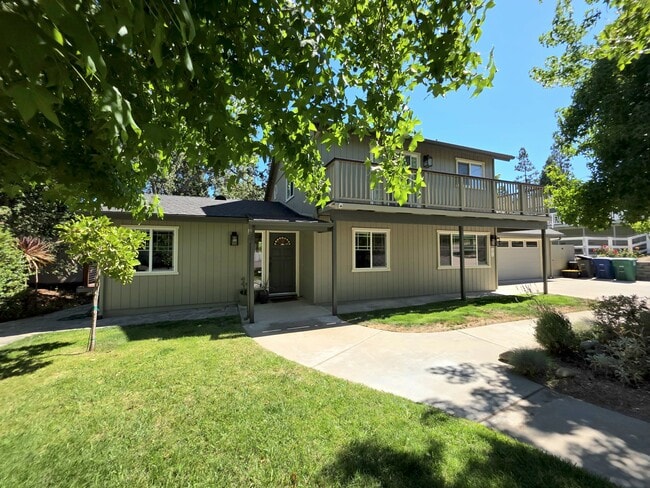 Building Photo - 3310 Manzana St