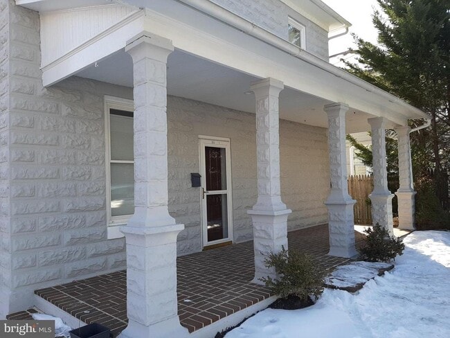 Building Photo - 553 N Loudoun St