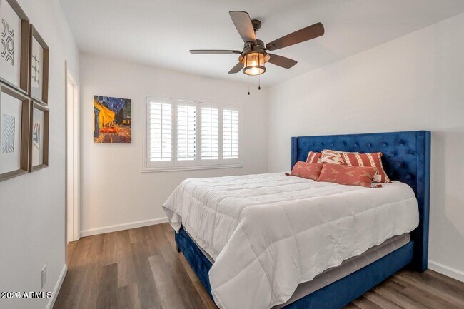 Building Photo - 721 E Montebello Ave