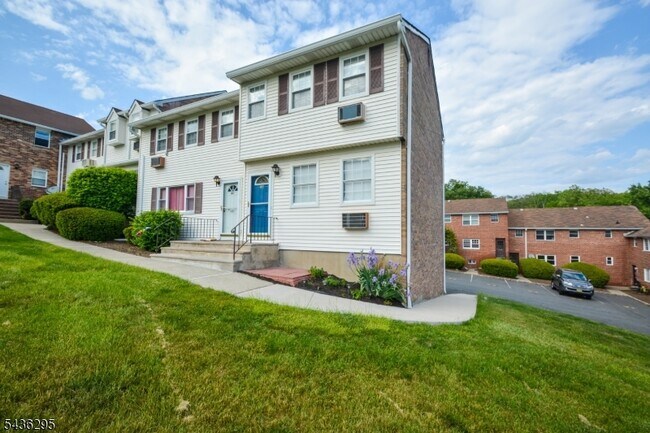 Building Photo - 322 Richard Mine Rd