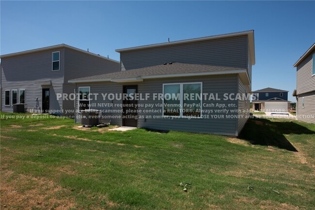 Building Photo - 611 Marsol St