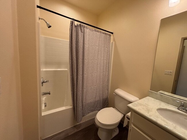 Building Photo - *** $500 Move in special if lease is signe...