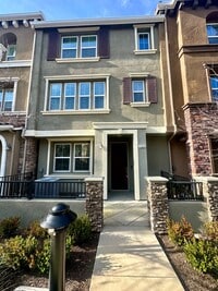 Building Photo - Lovley Blue 3 Bedroom Condo!