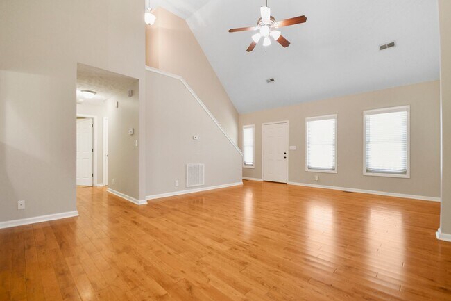 Building Photo - Pet Friendly Three Bedroom with Bonus!