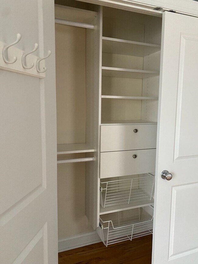 Building Photo - Elegant Intown Living in Carlyle Park – Beautiful 3BR/3.5BA Townhome