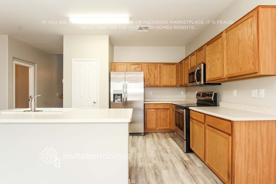 Building Photo - 14226 W Hearn Rd