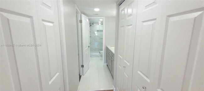 Building Photo - 18031 Biscayne Blvd