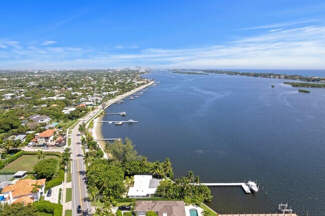 Building Photo - 7500 S Flagler Dr