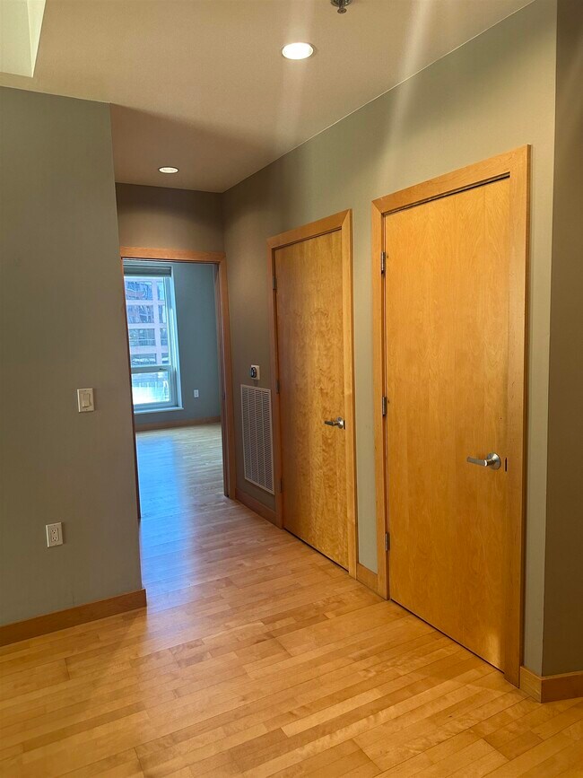 Building Photo - 125 N Hamilton St