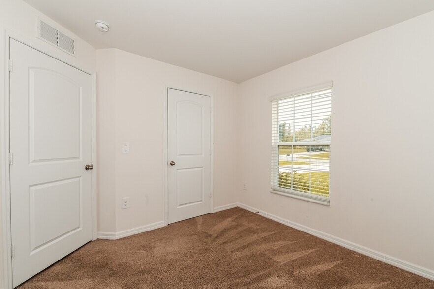 Building Photo - 2534 Atwater Dr