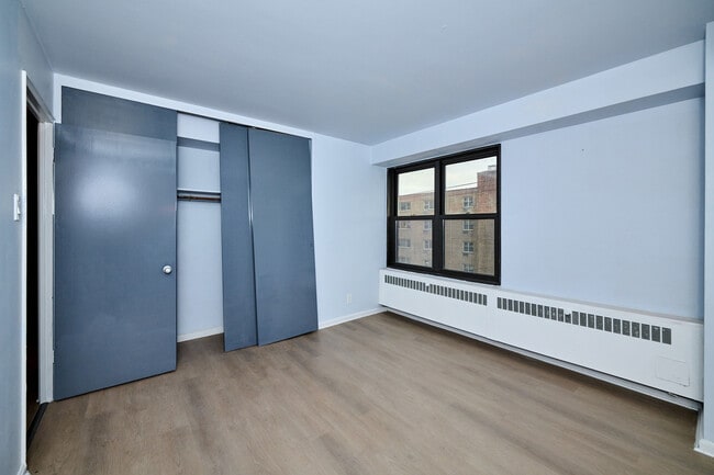 Building Photo - 6118 N Sheridan Rd