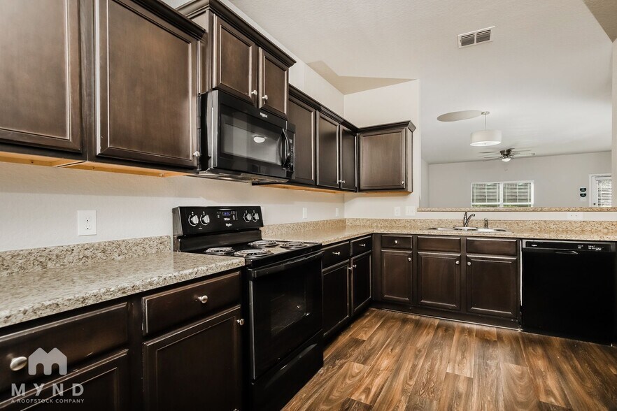 Building Photo - 6030 Southern Vis