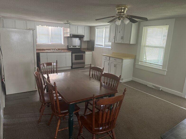 Building Photo - 435 W Queen St