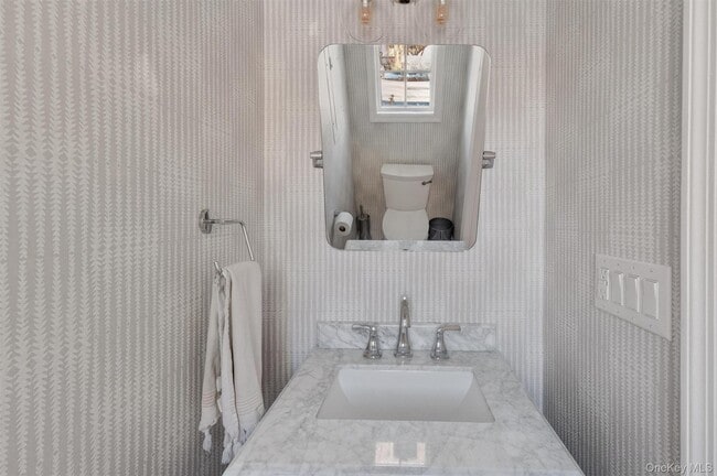 Building Photo - 90 Roundtree Ct