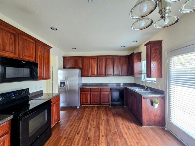 Building Photo - 2113 Woodhaven Dr