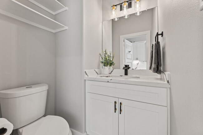 Building Photo - 8521 Brandon St