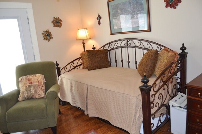 Building Photo - West Gate Area | Furnished | House