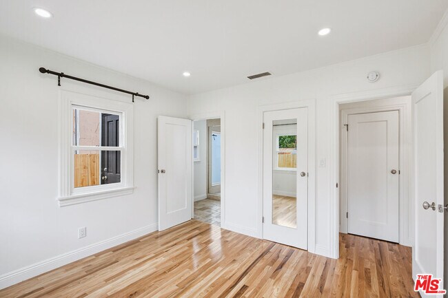 Building Photo - 525 N Crescent Heights Blvd