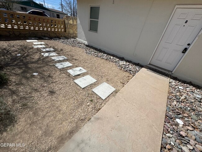 Building Photo - 10277 N Loop Dr