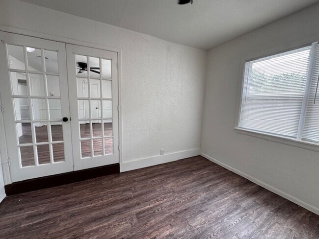 Building Photo - Brand New inside, great neighborhood and large fenced yard!  Call us today to make this your new ...