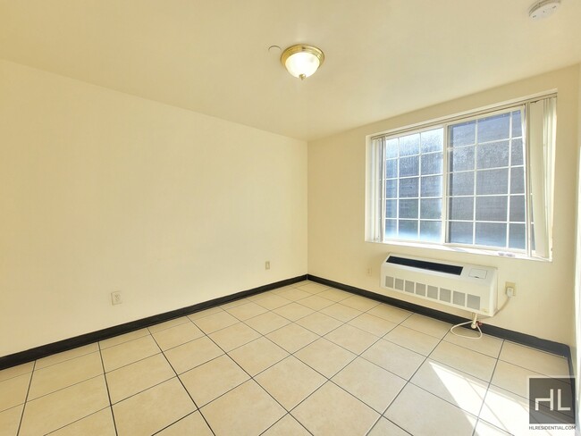 Primary Photo - SHORT TERM/ 3 MO MIN on WINTHROP STREET