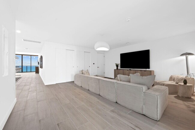 Building Photo - 900 N Ocean Blvd