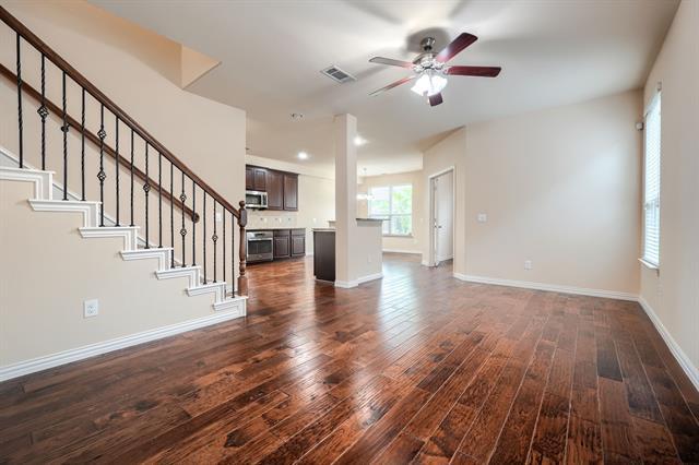 Building Photo - 875 Vaquero St