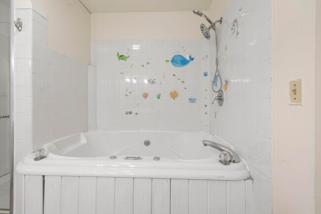 Building Photo - 25 Salem St