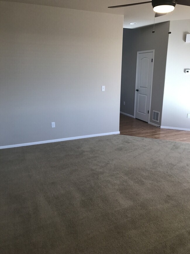 Building Photo - Nice house, 4 bedroom with Mountain Views in Windsor!
