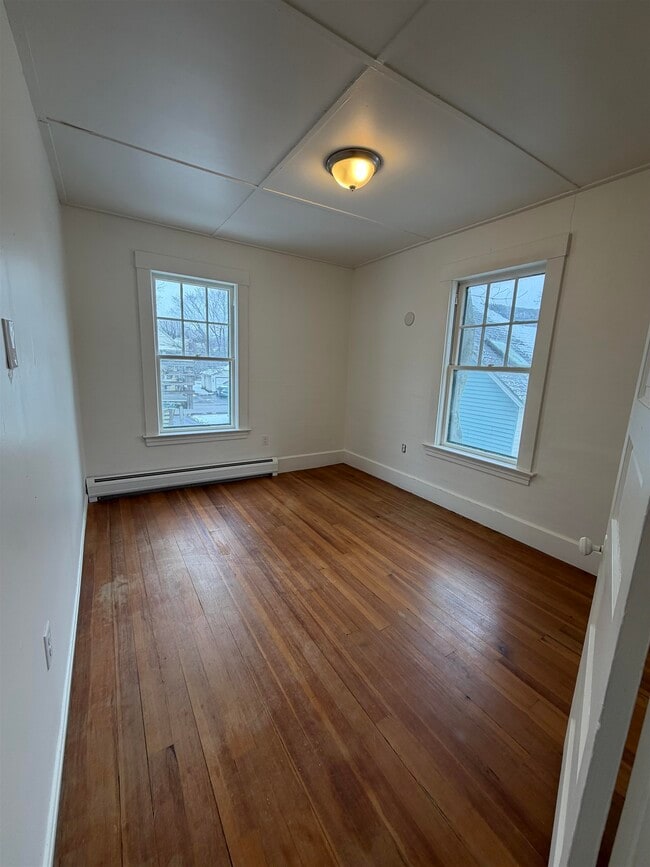 Building Photo - 80 Central St