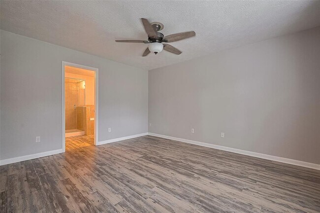 Building Photo - 5009 Willow Point Dr