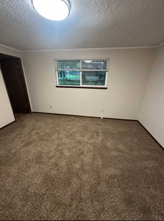 Building Photo - 3 Bed, 2 Bath Ranch in Hazel Dell!