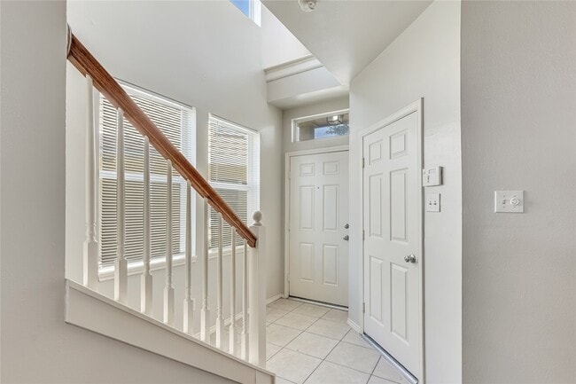 Building Photo - 706 Woodport Ln