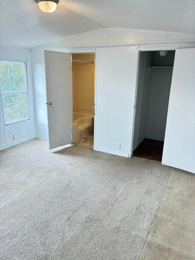 Building Photo - 2322 Sandy Ridge Dr