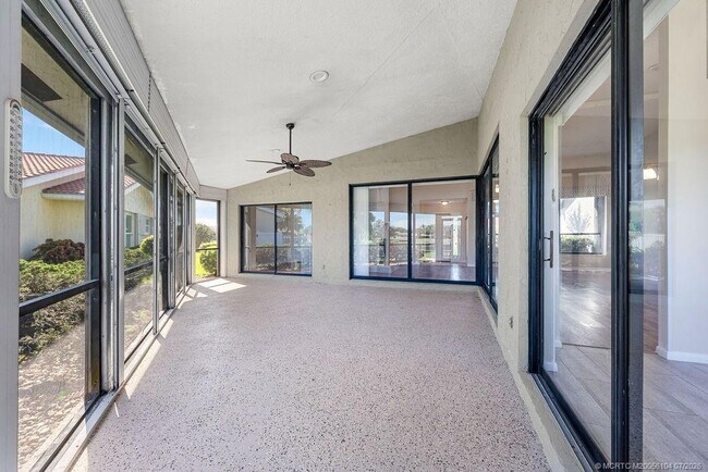 Building Photo - 2386 SW Creekside Dr