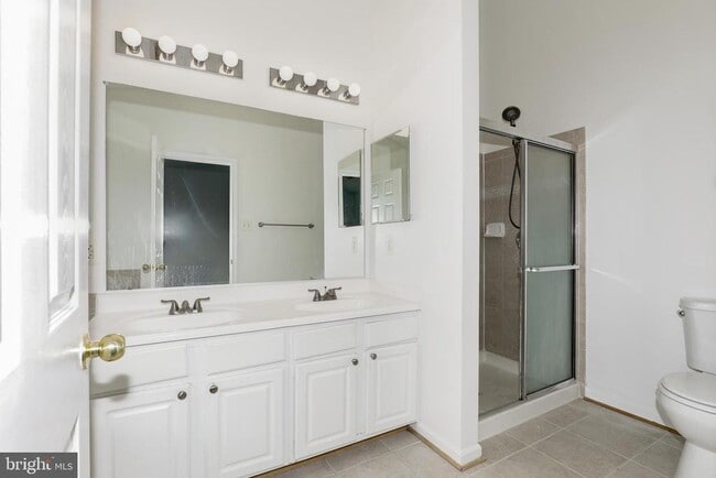 Building Photo - 886 Lowe Rd