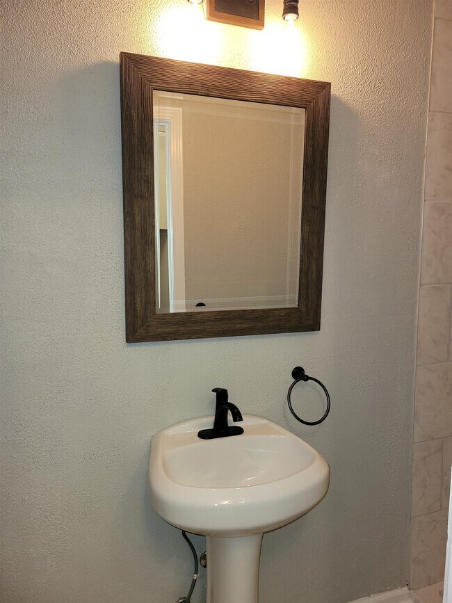 Building Photo - 1916 WALKIER St