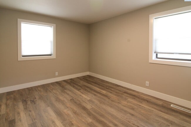 Building Photo - 4 BD, 4 BA House in Kennewick- Views of th...