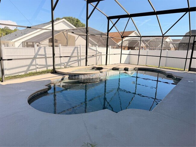 Building Photo - 2604 Luiseno Way