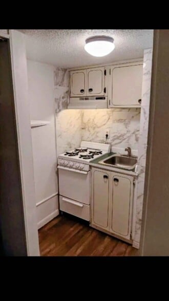 Building Photo - 1202 Ridgewood Ave