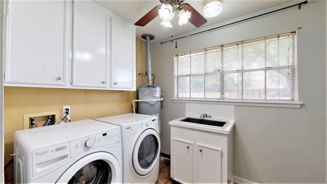 Building Photo - 24314 Spring Mill Ln