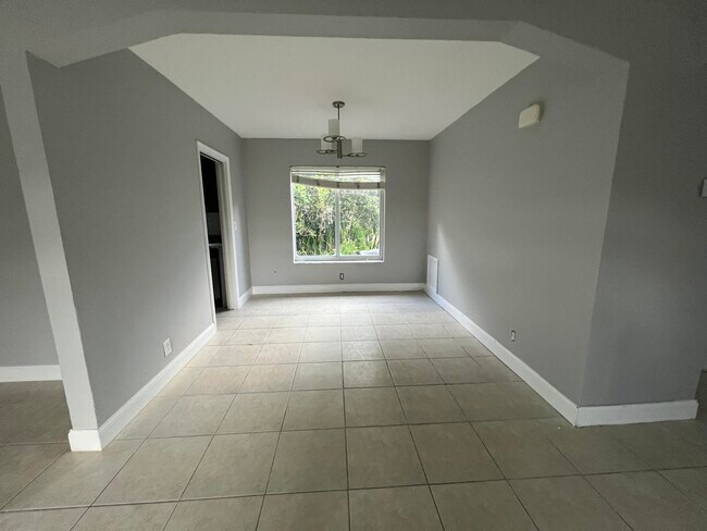 Building Photo - 113 Edwards Ln